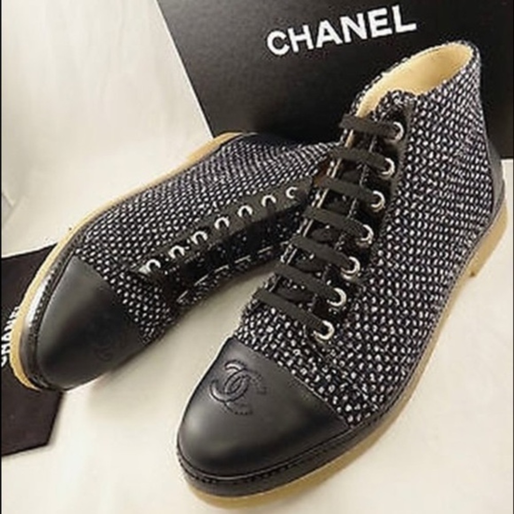 ♥️ Chanel Short Mark Tweed Flat Booties/ High Top